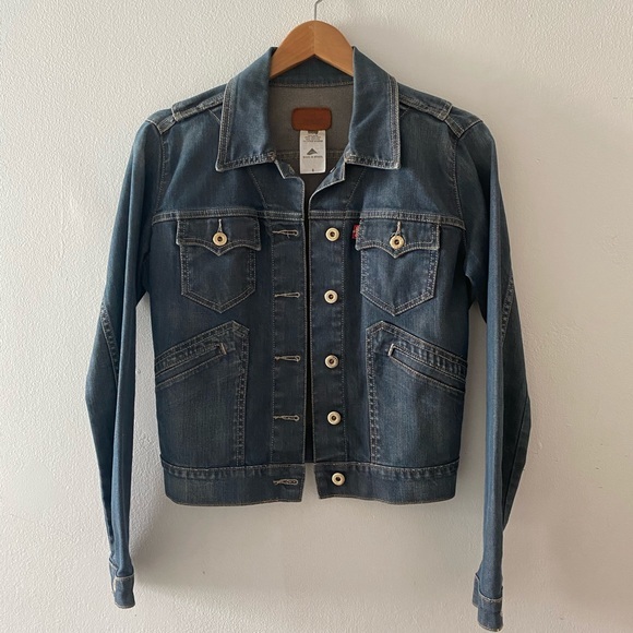 LEVI’S 🧵DENIM JACKET👖💋🧵